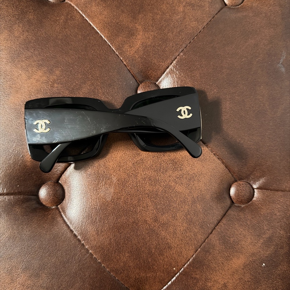 CHANEL Black Sunglasses with Gold Accents - Picture 2 of 5
